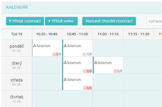 Jeden veterinář obslouží v daný čas pouze jednoho klienta.